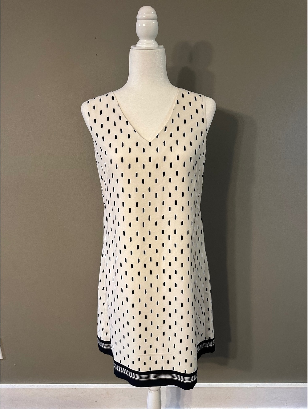 White and navy shift dress Ann Taylor size 10